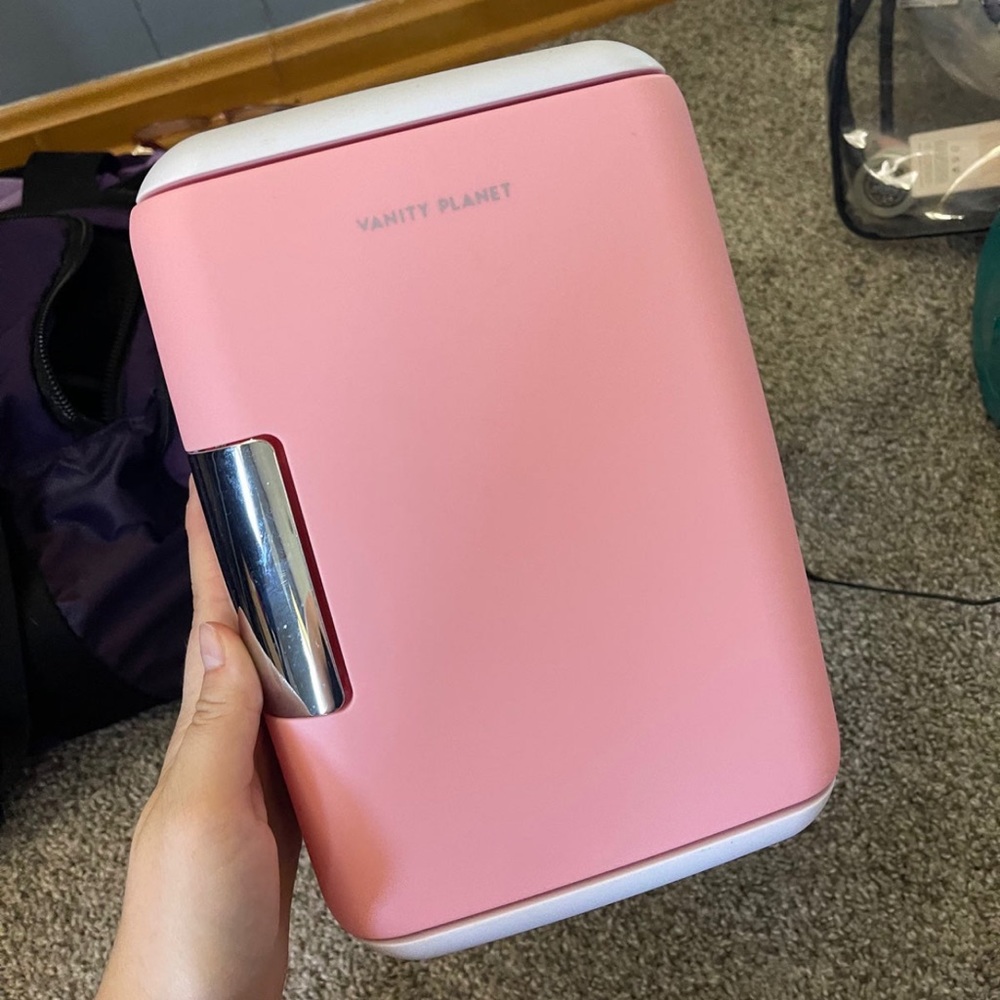 Mini fridge